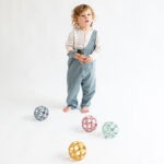 Pelota sensorial XL Mustard - Imagen 2